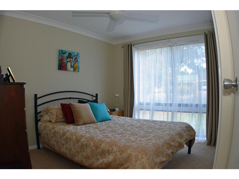 13 Glenhaven Avenue, Parkes NSW 2870