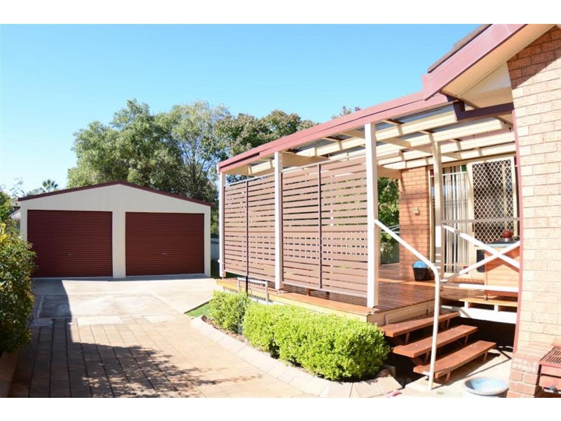 13 Glenhaven Avenue, Parkes NSW 2870