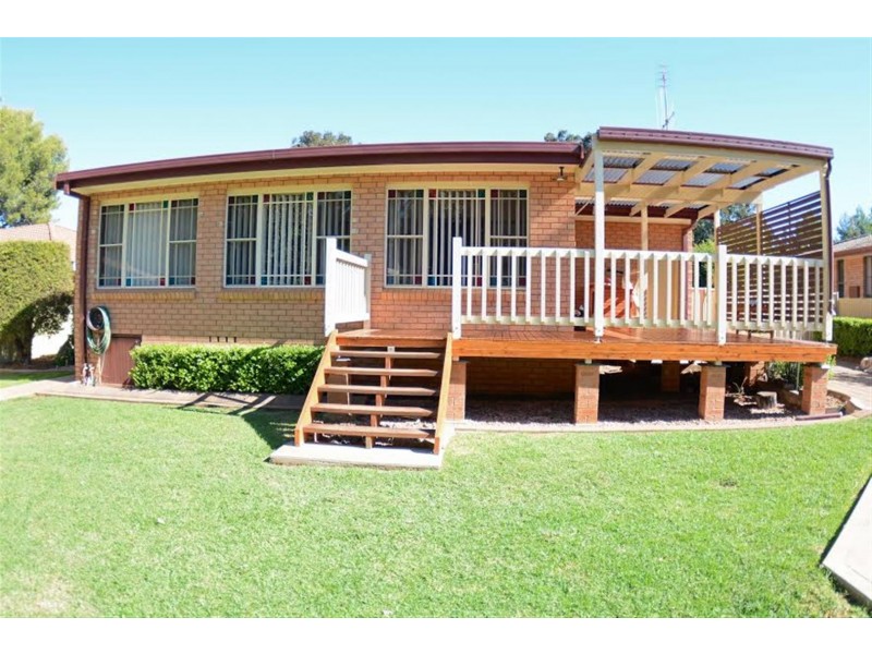 13 Glenhaven Avenue, Parkes NSW 2870