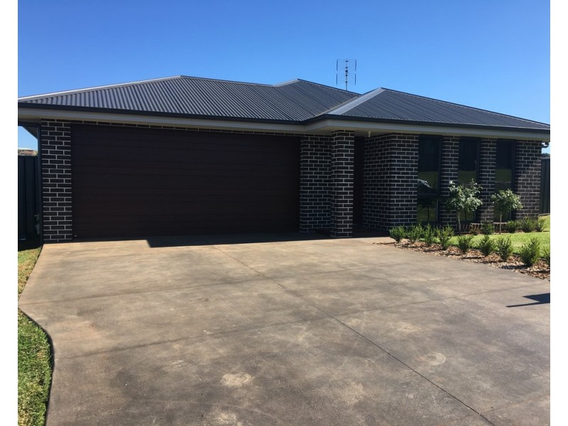 11 Hydrangea Avenue, Parkes NSW 2870