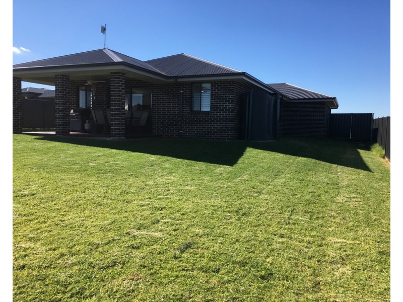 11 Hydrangea Avenue, Parkes NSW 2870