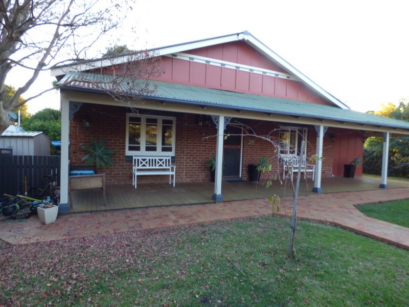 35 Clement Street, Forbes NSW 2871