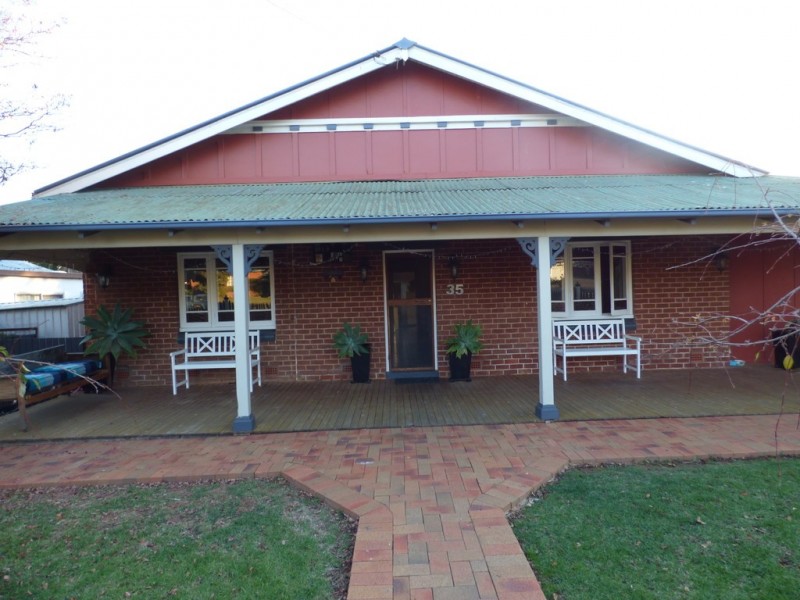 35 Clement Street, Forbes NSW 2871