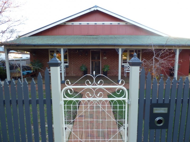 35 Clement Street, Forbes NSW 2871