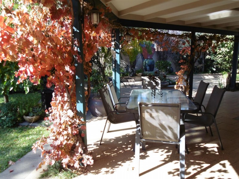 10 Arana Place, Parkes NSW 2870