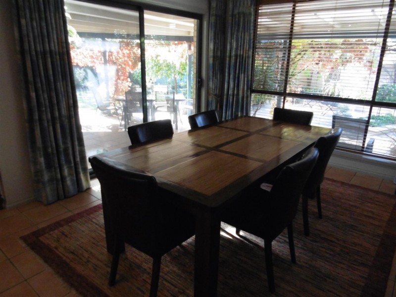 10 Arana Place, Parkes NSW 2870