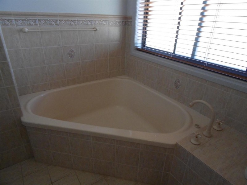 10 Arana Place, Parkes NSW 2870