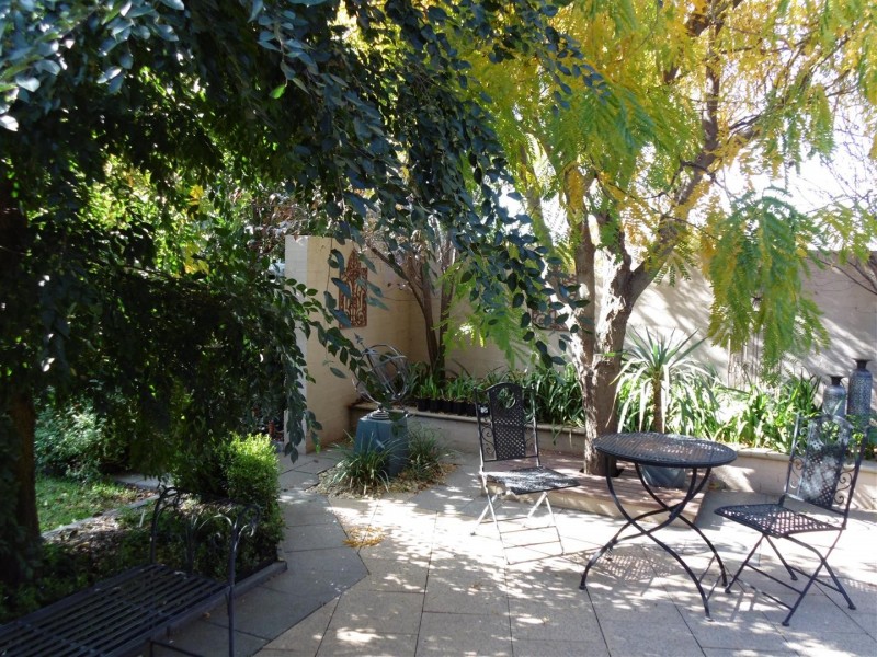 10 Arana Place, Parkes NSW 2870