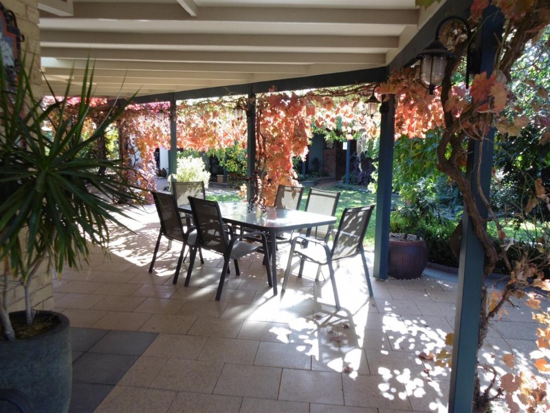 10 Arana Place, Parkes NSW 2870