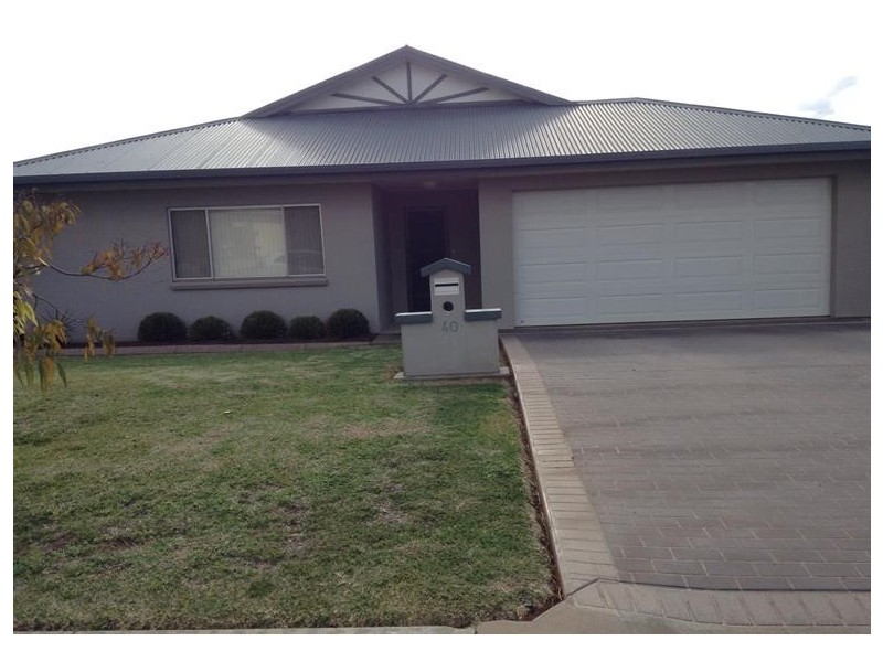 40 Best Street, Parkes NSW 2870