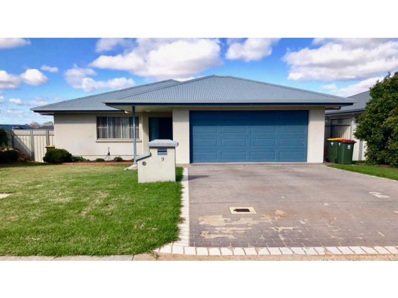 9 Koala Place, Parkes NSW 2870