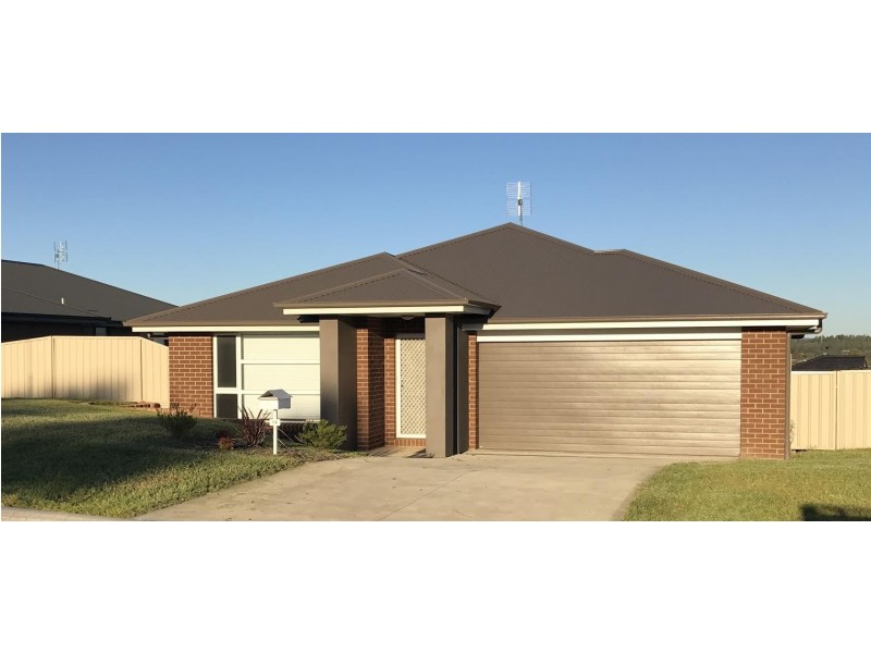 14 Rosewood Ave, Parkes NSW 2870