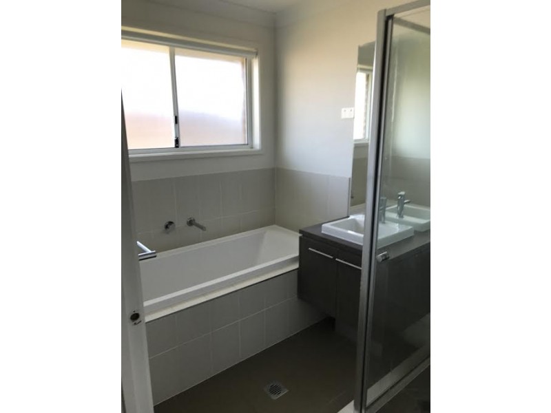 14 Rosewood Ave, Parkes NSW 2870