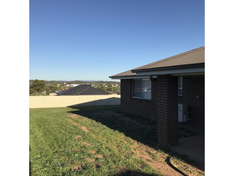 14 Rosewood Ave, Parkes NSW 2870