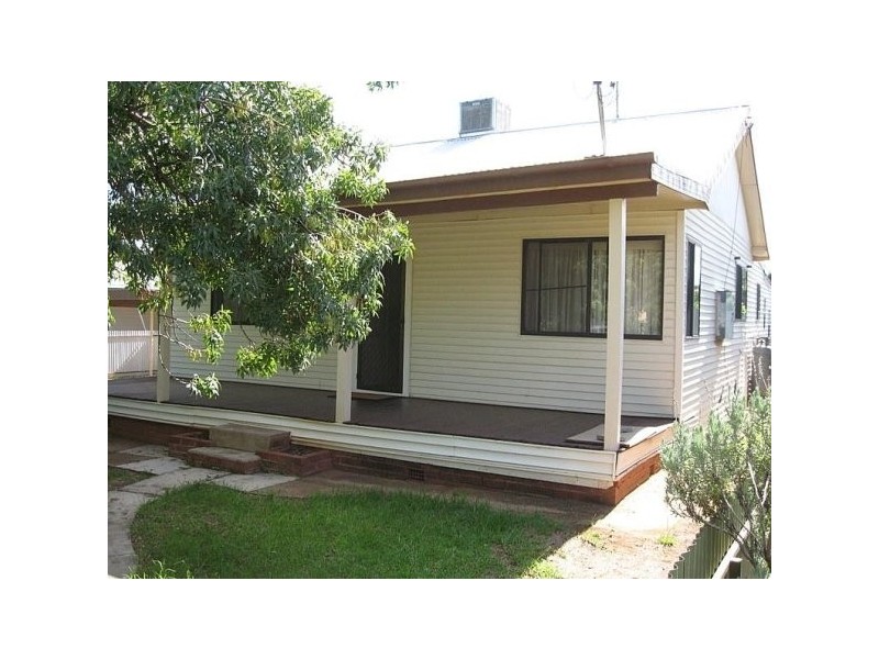 28 Thornbury St, Parkes NSW 2870