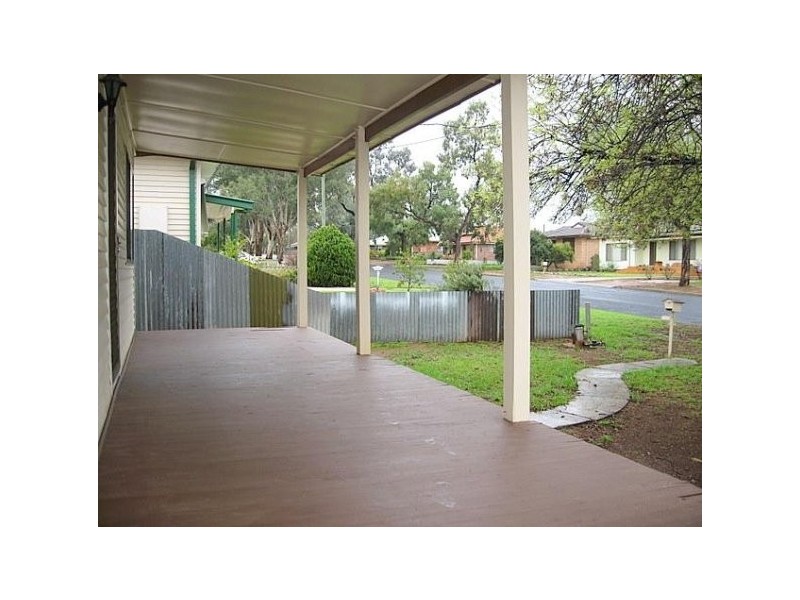 28 Thornbury St, Parkes NSW 2870