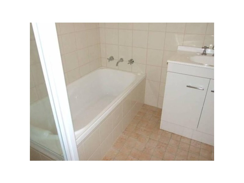 28 Thornbury St, Parkes NSW 2870