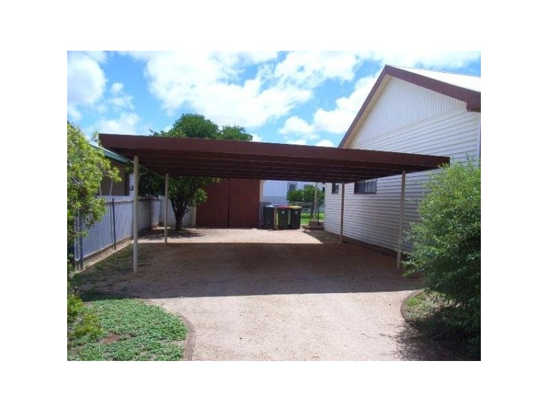 28 Thornbury St, Parkes NSW 2870
