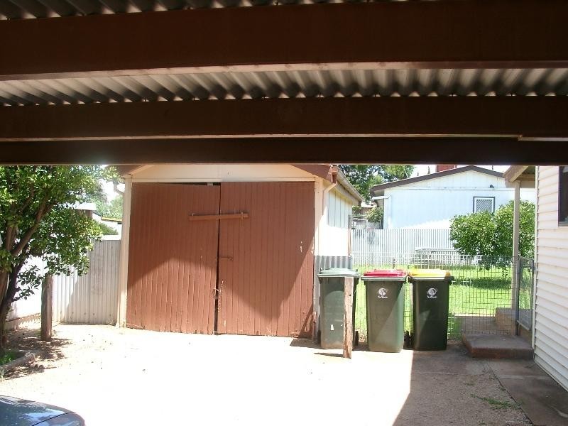 28 Thornbury St, Parkes NSW 2870