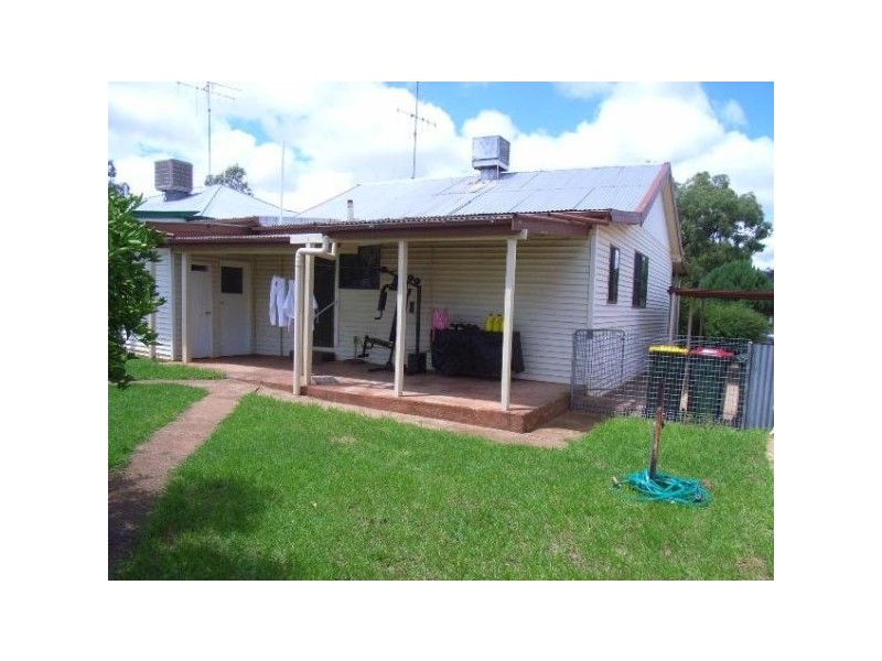 28 Thornbury St, Parkes NSW 2870