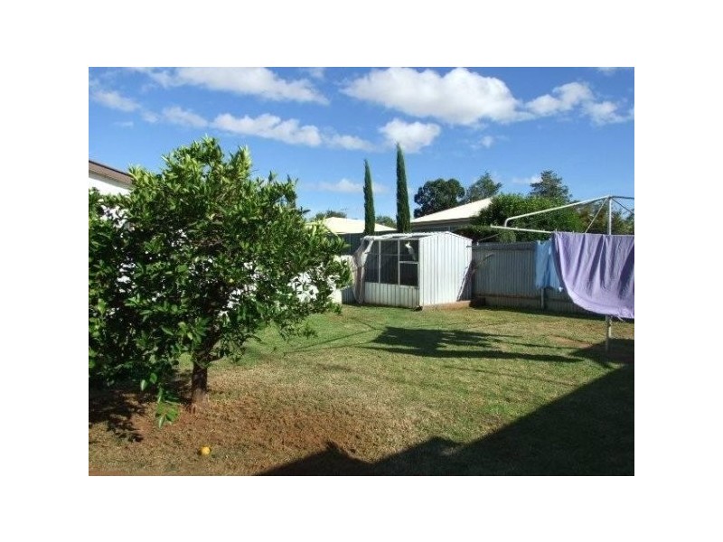 28 Thornbury St, Parkes NSW 2870