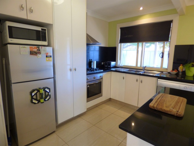 8 Elliot Street, Forbes NSW 2871