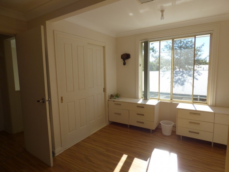 8 Elliot Street, Forbes NSW 2871