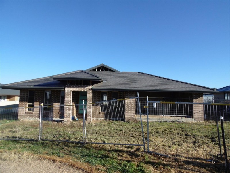 17 Angeleish Avenue, Parkes NSW 2870