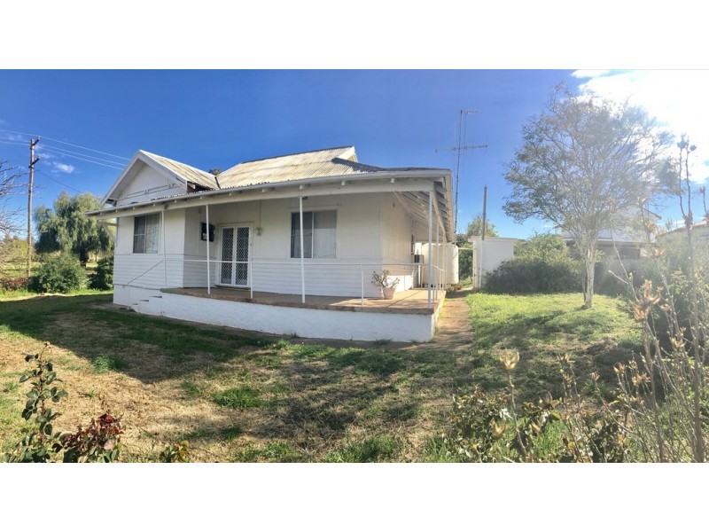 18 Wentworth St, Parkes NSW 2870