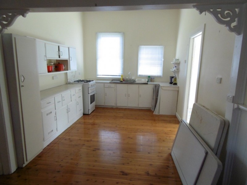 18 Wentworth St, Parkes NSW 2870