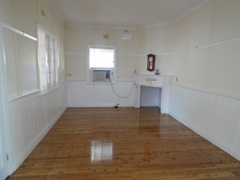 18 Wentworth St, Parkes NSW 2870