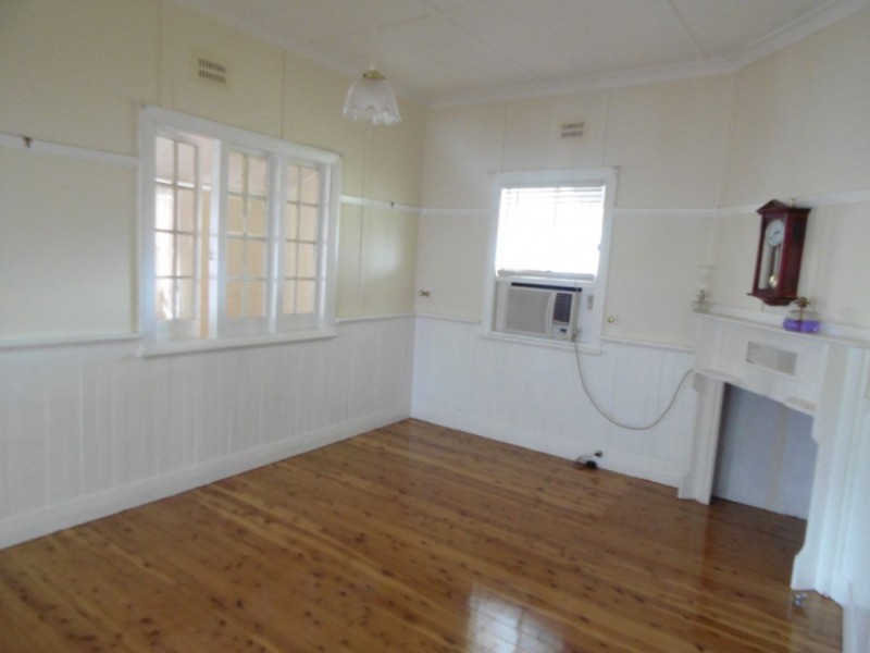 18 Wentworth St, Parkes NSW 2870