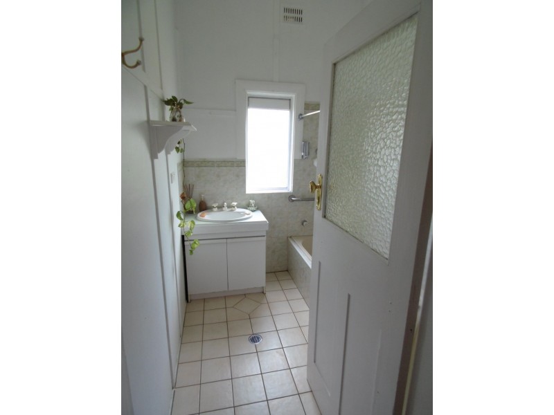 18 Wentworth St, Parkes NSW 2870