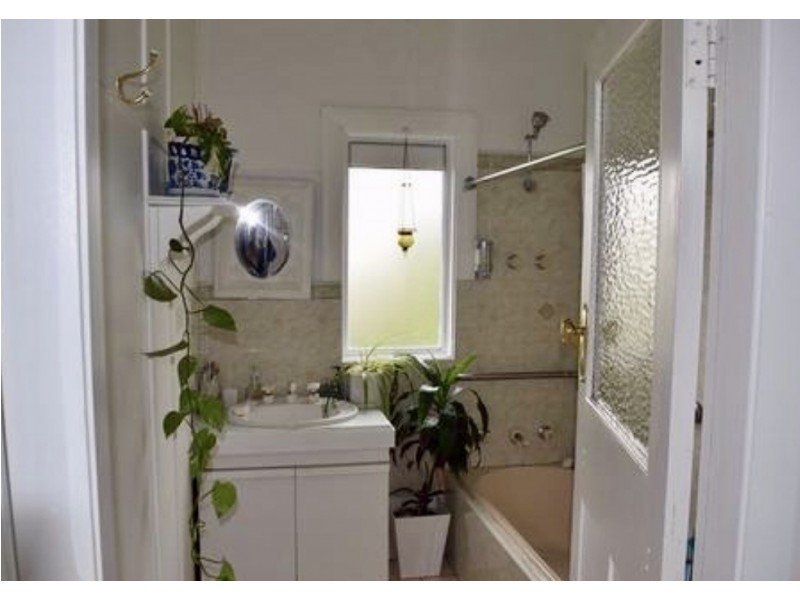 18 Wentworth St, Parkes NSW 2870