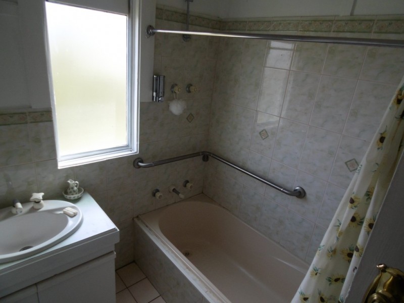 18 Wentworth St, Parkes NSW 2870