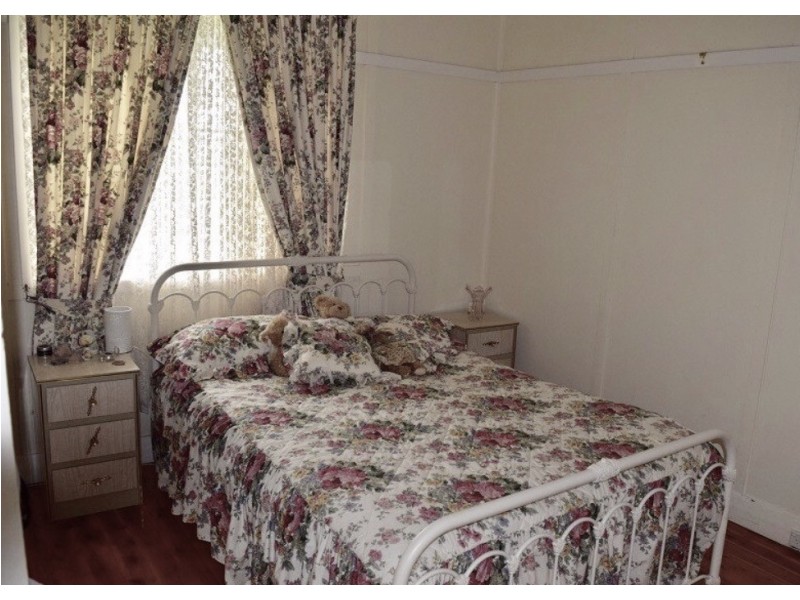 18 Wentworth St, Parkes NSW 2870