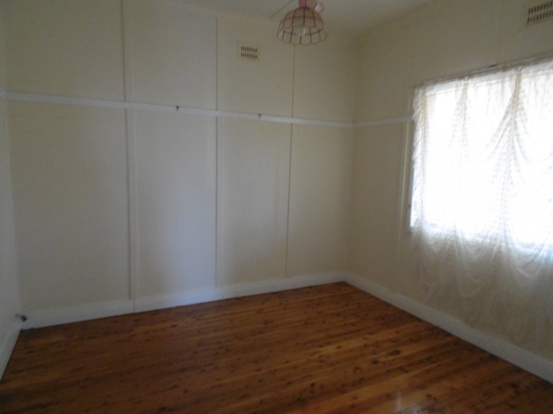 18 Wentworth St, Parkes NSW 2870