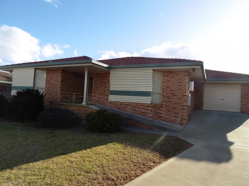 12 Werona Place, Parkes NSW 2870