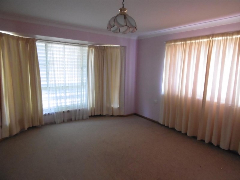 12 Werona Place, Parkes NSW 2870