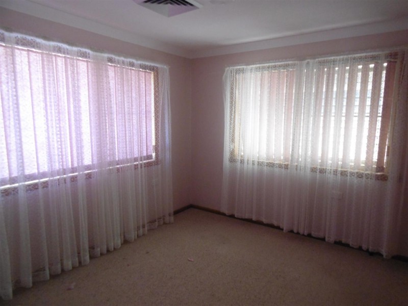 12 Werona Place, Parkes NSW 2870