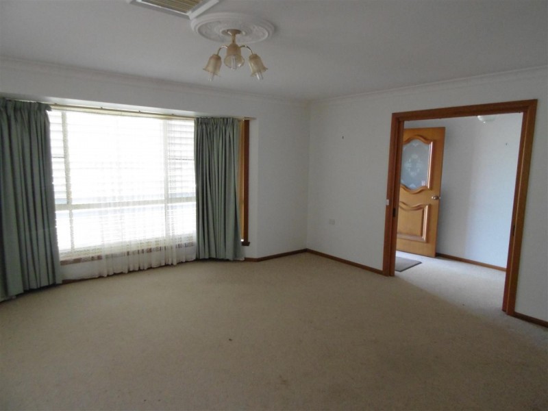 12 Werona Place, Parkes NSW 2870