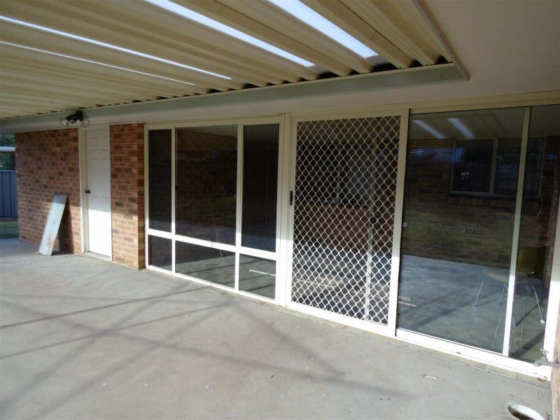 12 Werona Place, Parkes NSW 2870