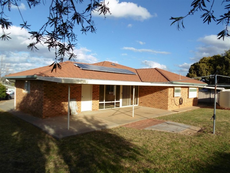 12 Werona Place, Parkes NSW 2870