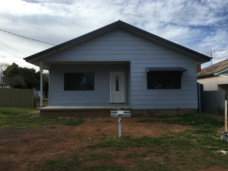15 East Street, Parkes NSW 2870