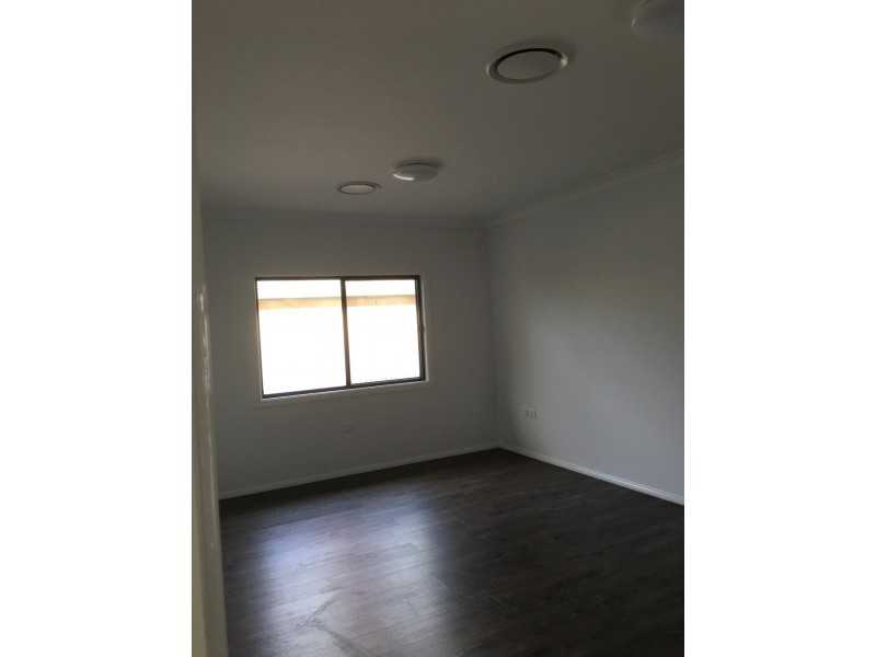 15 East Street, Parkes NSW 2870