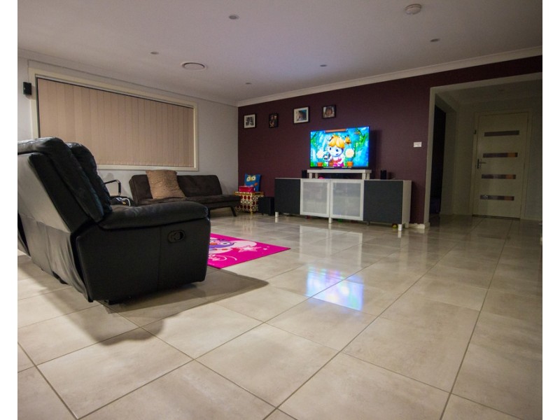 12 Mossgiel Close, Parkes NSW 2870