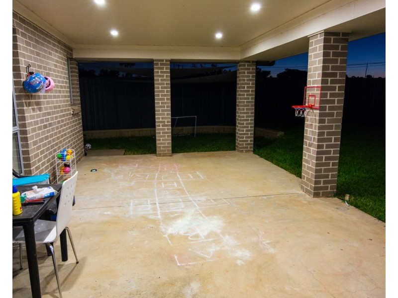 12 Mossgiel Close, Parkes NSW 2870