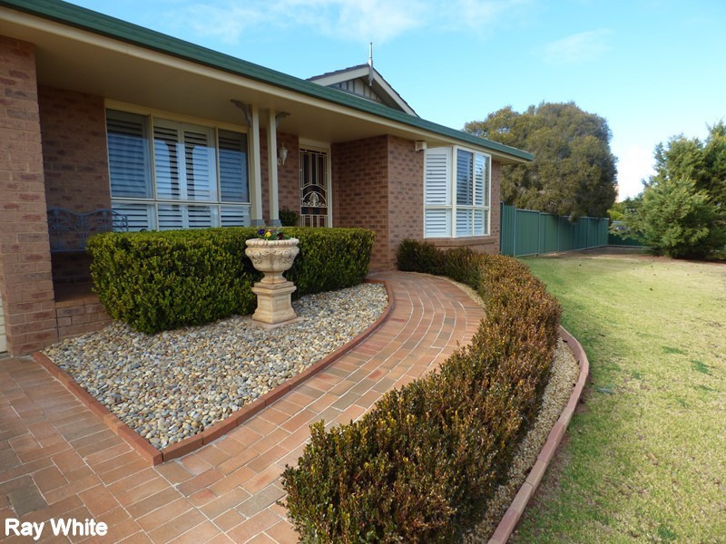 1-3 John Girdham Place, Forbes NSW 2871