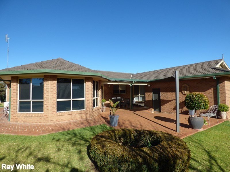 1-3 John Girdham Place, Forbes NSW 2871