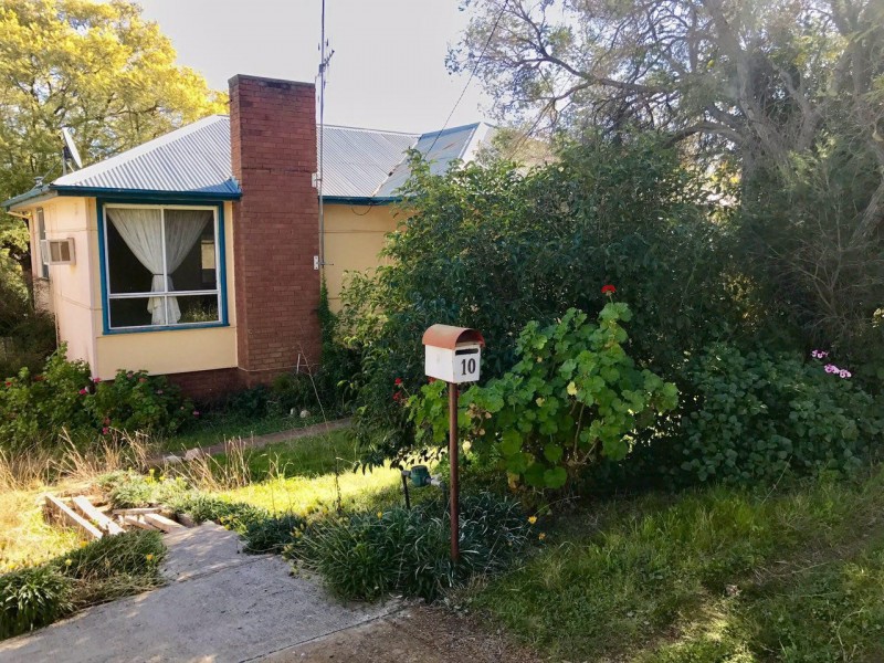 10 Charles Rigg Avenue, Parkes NSW 2870